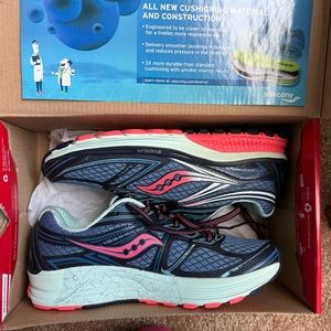 Woman’s SAUCONY GUIDE 9 sneakers size 8 US.